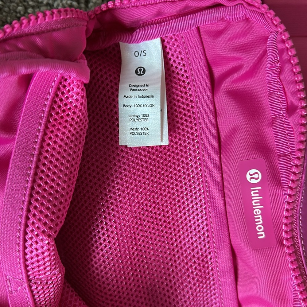 Lululemon everywhere belt bag- sonic pink - Picture 4 of 4